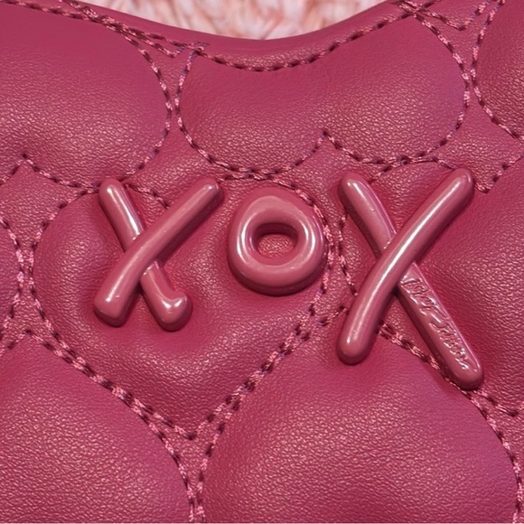 Betsey Johnson Pink Heart Crossbody 🩷 - Picture 5 of 7